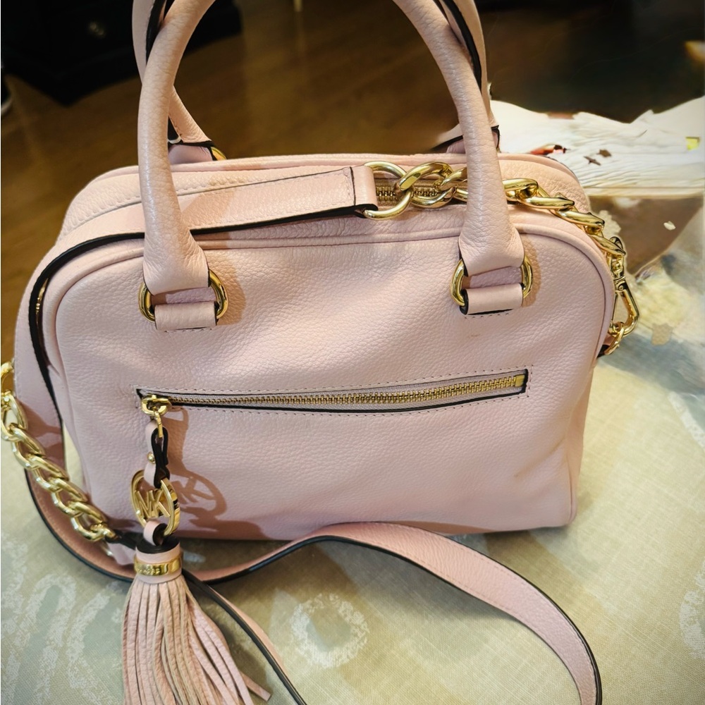 🤑SALE.  Michael Kors Pink Leather Handbag with Gold Accents